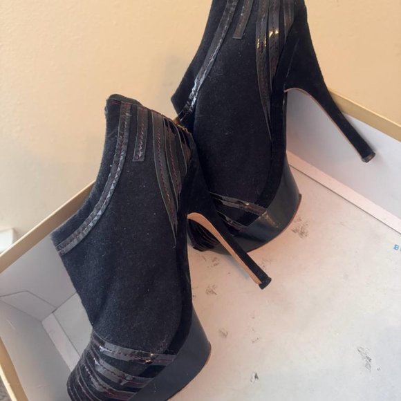 Adorable L.A.M.B platform stilettos, Size 9 L.A.M.B. - Picture 5 of 7